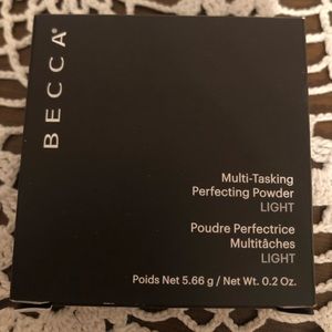 BECCA multi-tasking perfecting powder -LIGHT